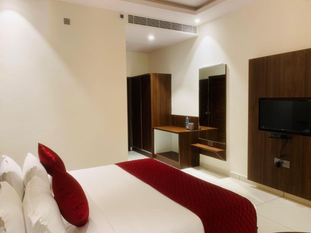 Rajathadri Royal Inn Bangalore Exterior foto