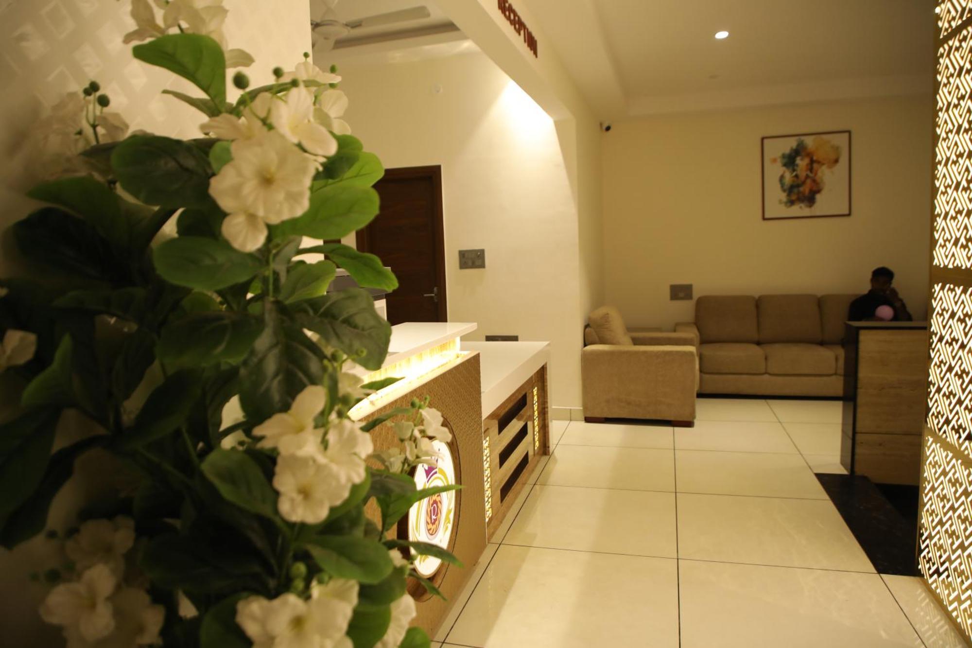 Rajathadri Royal Inn Bangalore Exterior foto